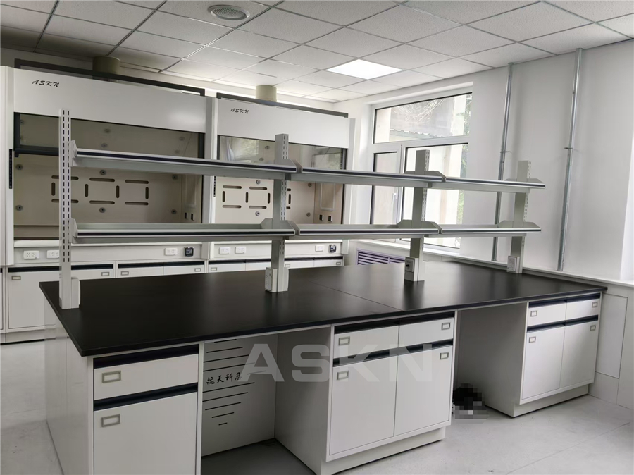 實驗臺和通風柜